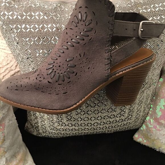 Gray Suede Women's Ankle Boots/Sling backs - Picture 2 of 9